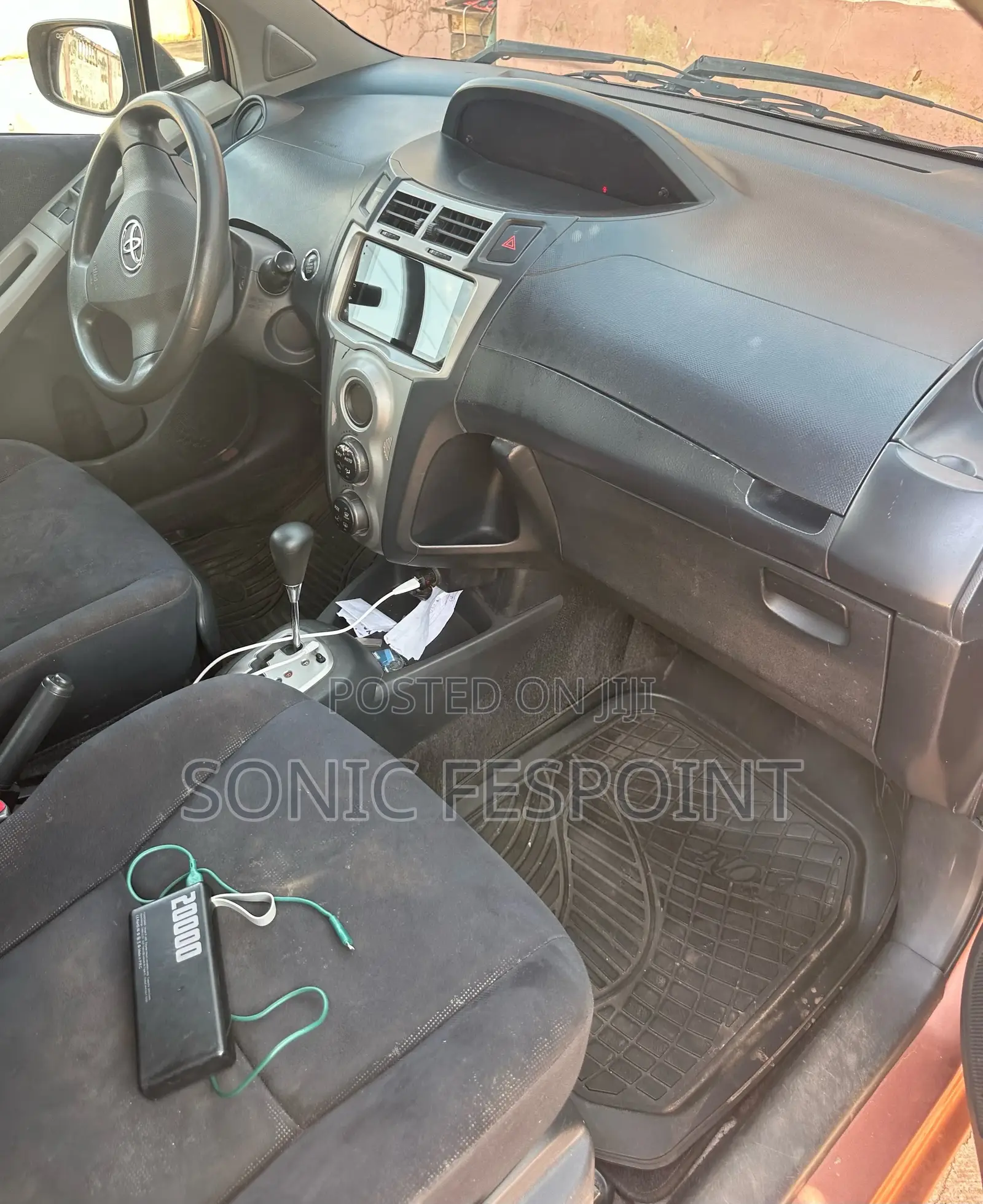 Toyota Vitz 1.3 FWD 5dr 2010 Brown