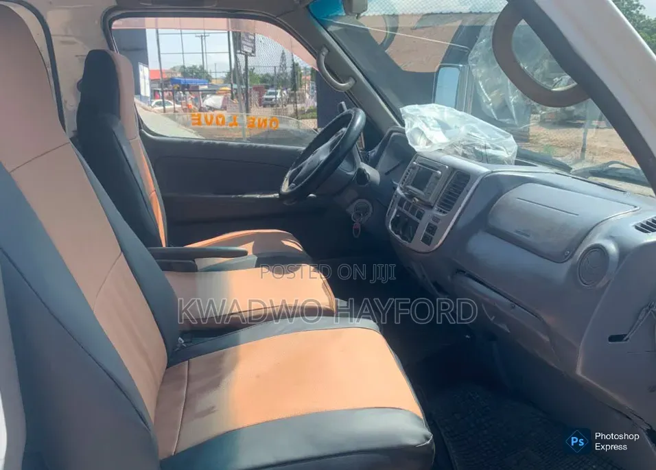 Nissan Caravan (Urvan) 2012 White