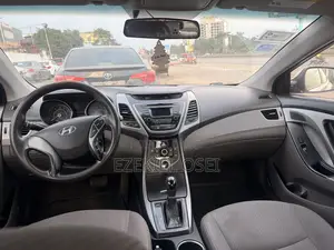 Hyundai Elantra SE 4dr Sedan (1.8L 4cyl 6A) 2015 White