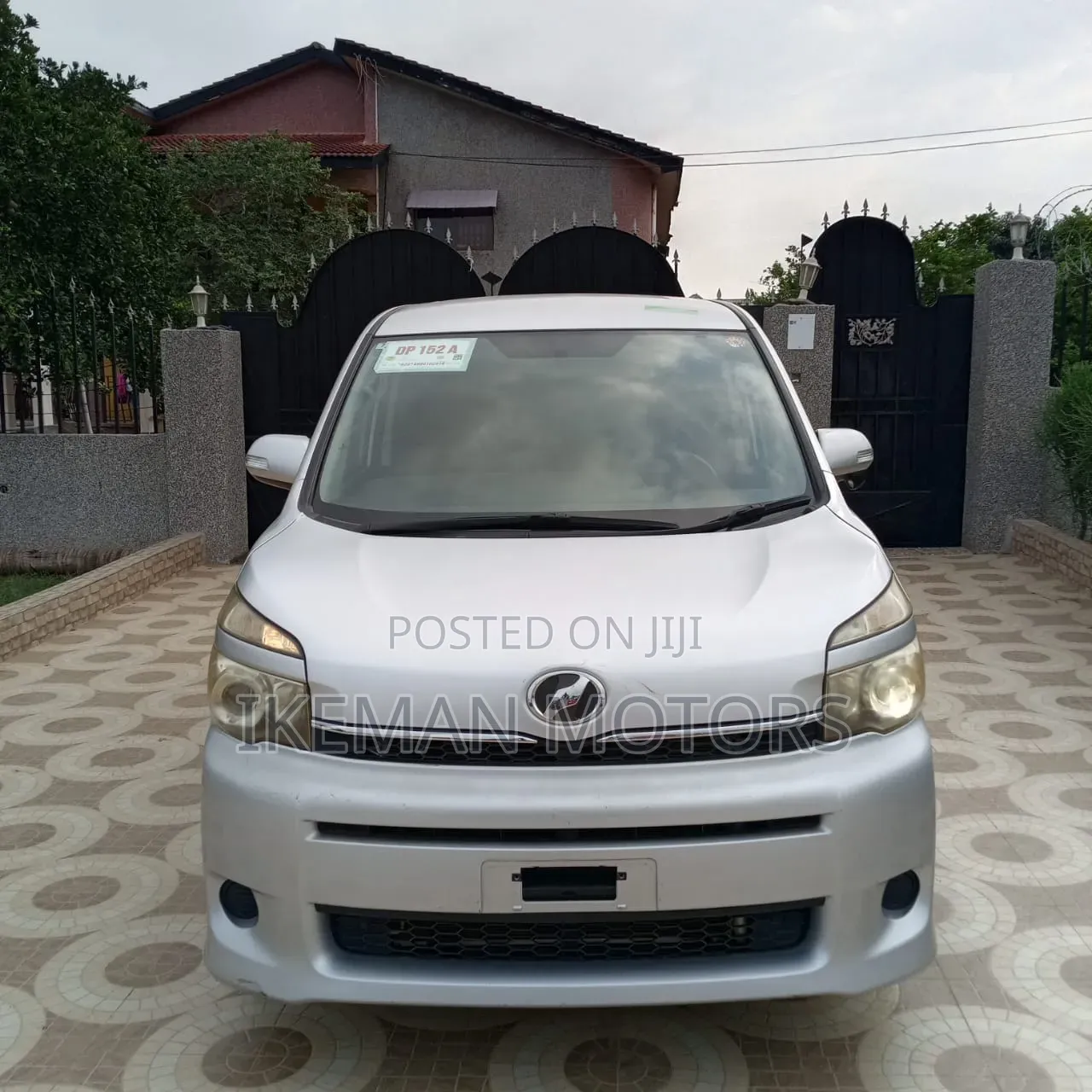 Toyota Voxy 2012 Silver