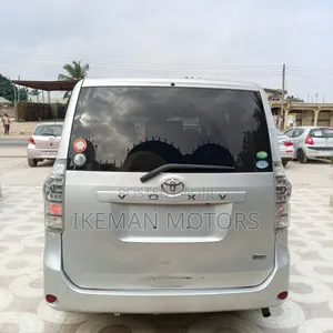 Toyota Voxy 2012 Silver