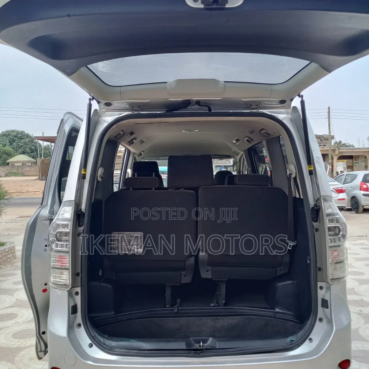 Toyota Voxy 2012 Silver