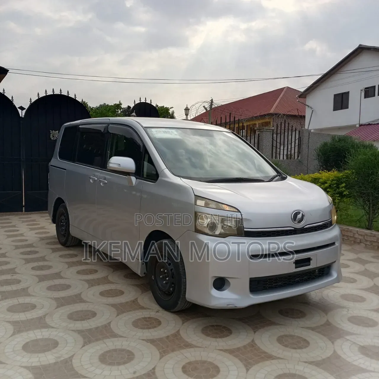 Toyota Voxy 2012 Silver