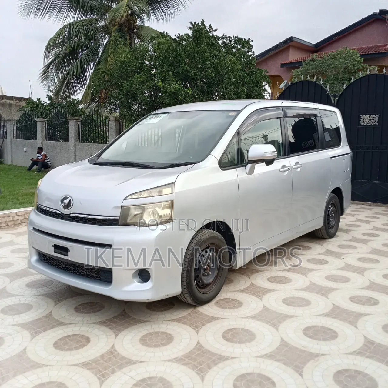 Toyota Voxy 2012 Silver