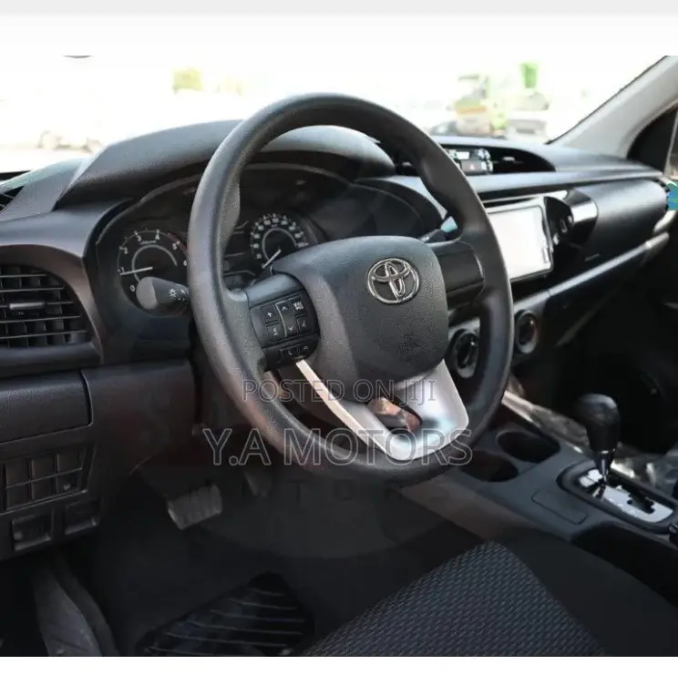 New Toyota Hilux 2025 White