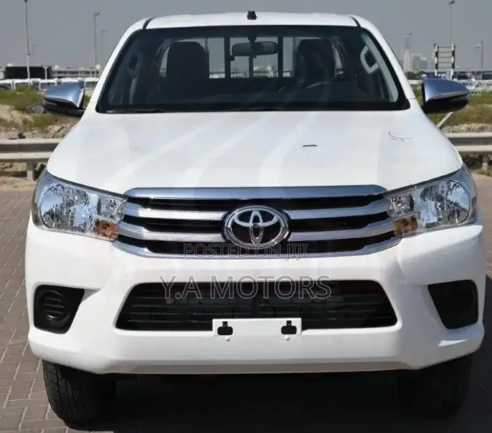 New Toyota Hilux 2025 White
