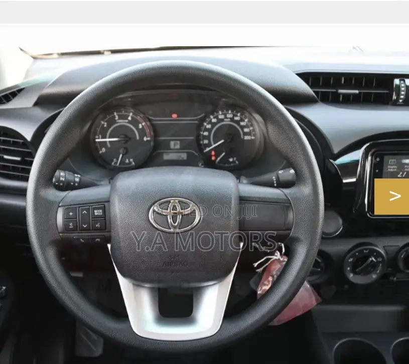 New Toyota Hilux 2025 White