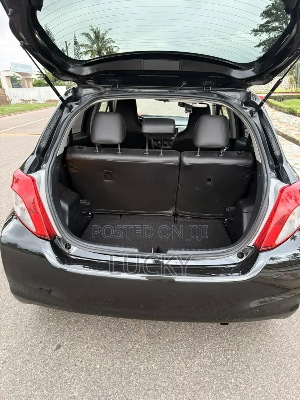 Toyota Vitz 1.3 FWD 5dr 2014 Black