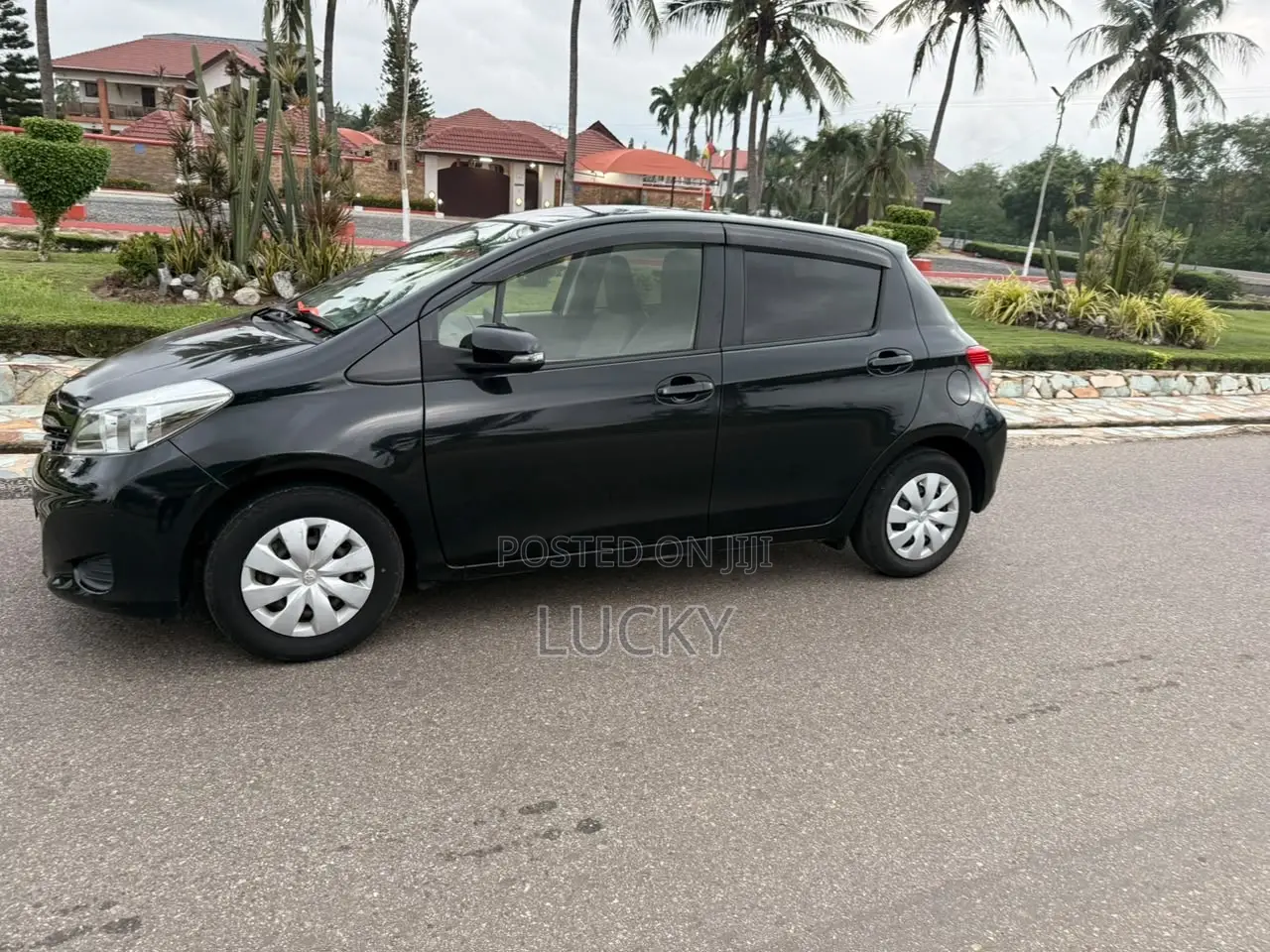 Toyota Vitz 1.3 FWD 5dr 2014 Black