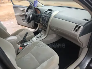 Toyota Corolla 2010 Gray