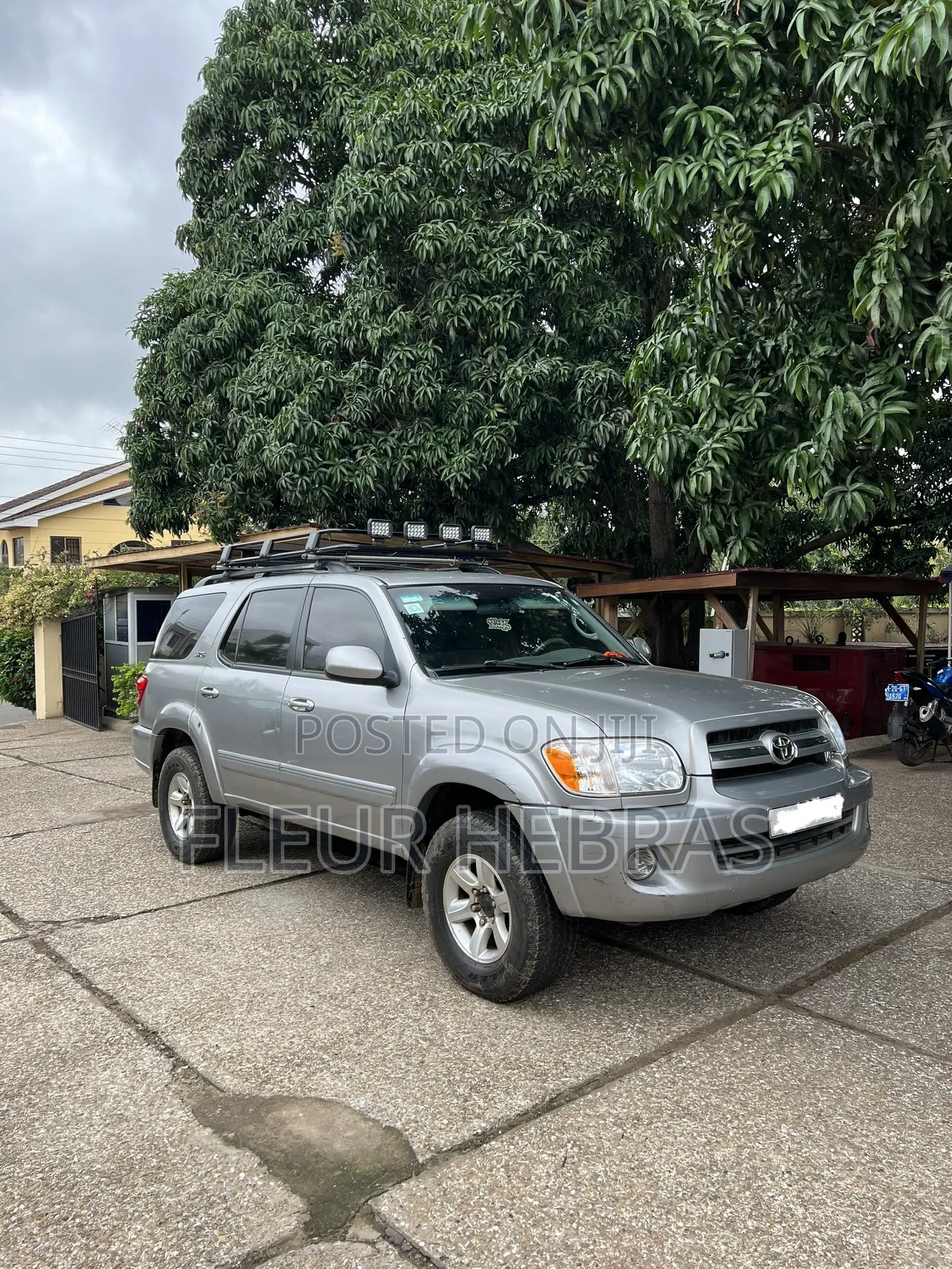 Toyota Sequoia SR5 4dr SUV 4WD (4.7L 8cyl 5A) 2006 Gray