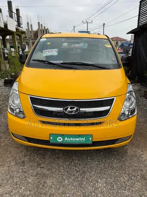 Hyundai H200 2015 Yellow