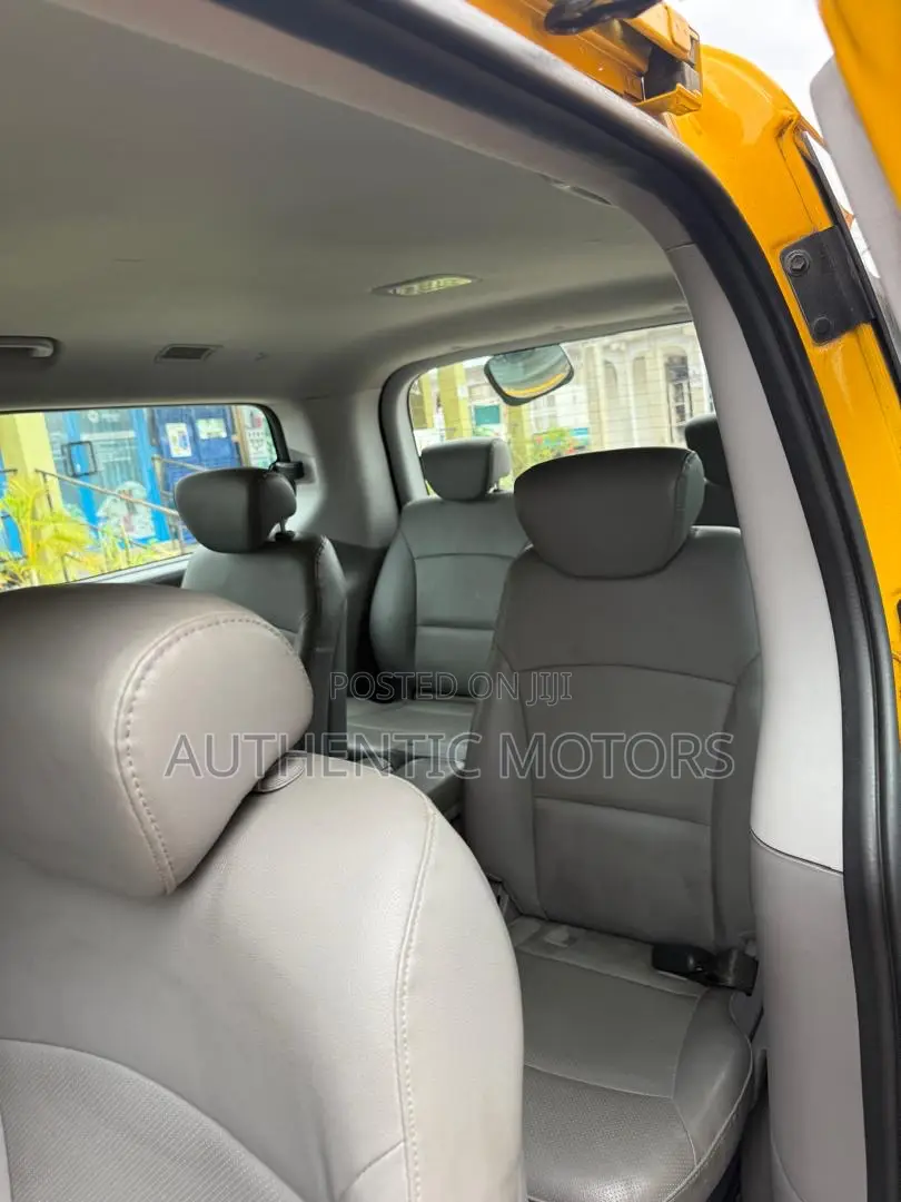 Hyundai H200 2015 Yellow
