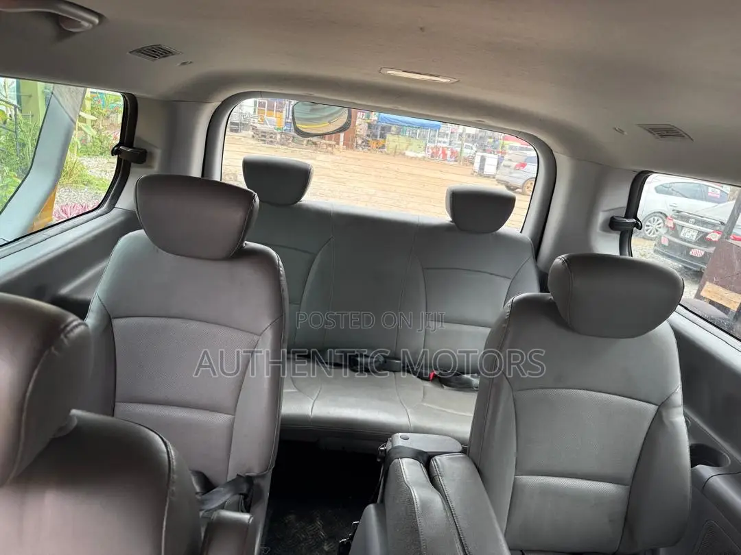 Hyundai H200 2015 Yellow