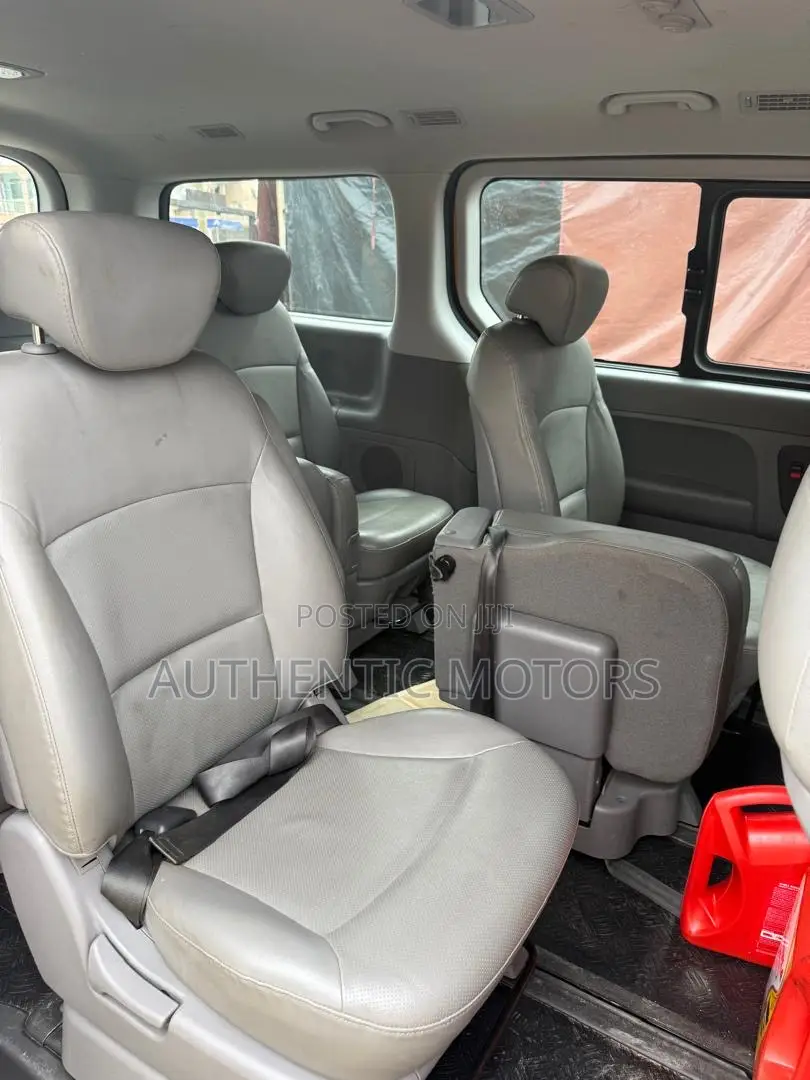 Hyundai H200 2015 Yellow