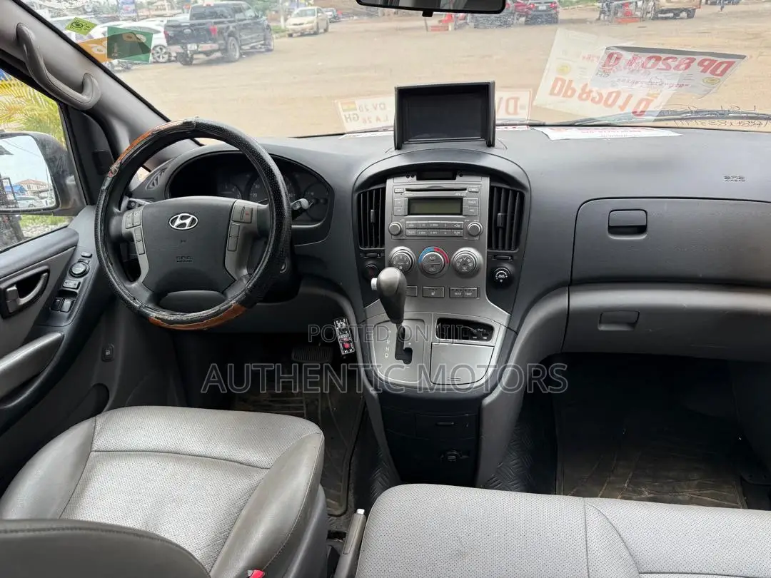Hyundai H200 2015 Yellow