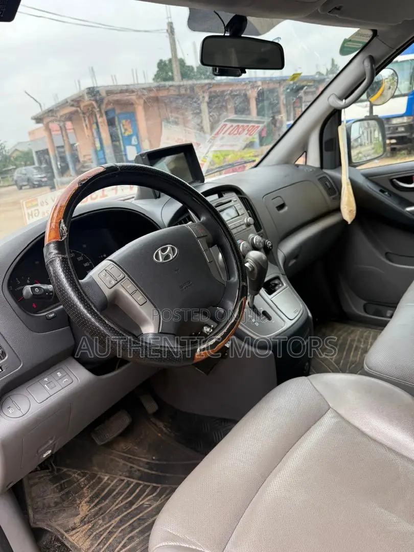 Hyundai H200 2015 Yellow