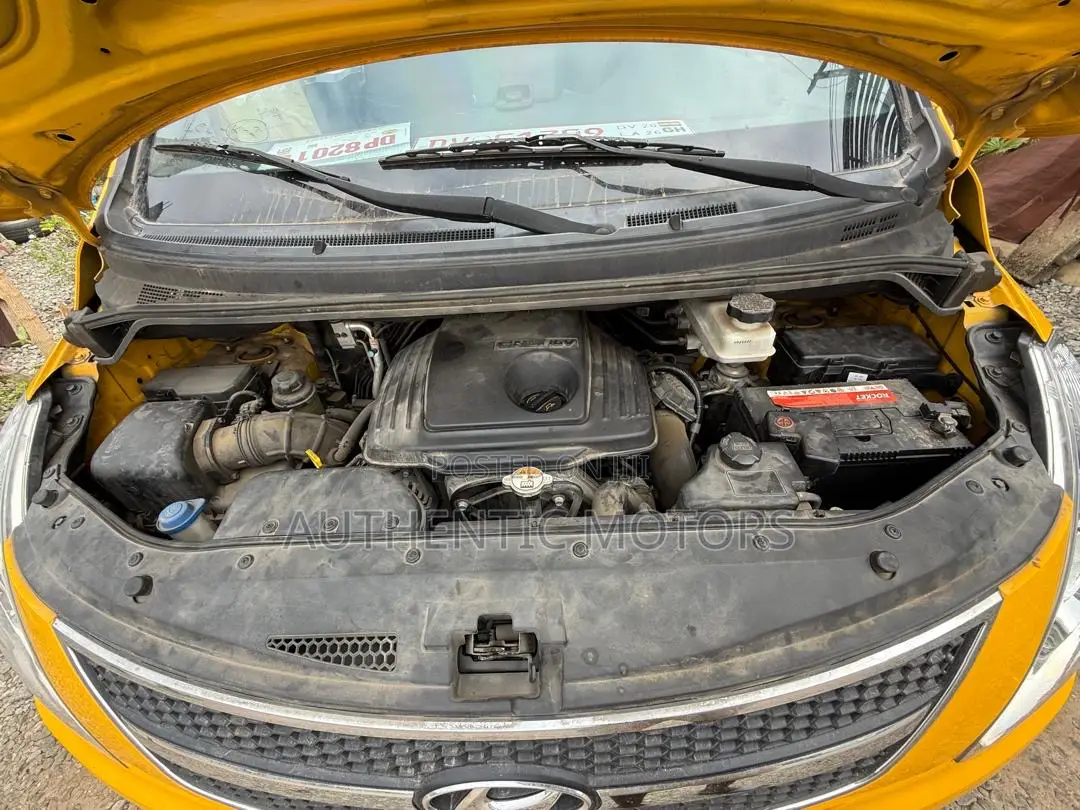 Hyundai H200 2015 Yellow