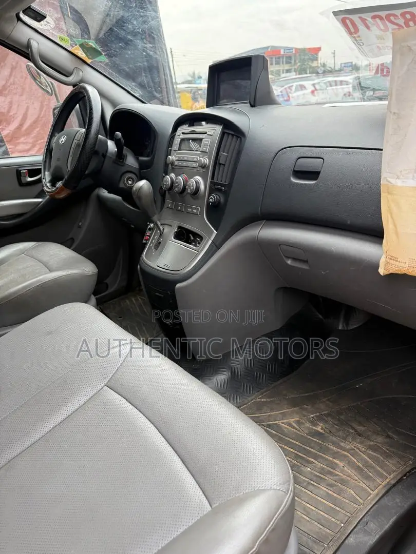 Hyundai H200 2015 Yellow