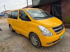 Hyundai H200 2015 Yellow