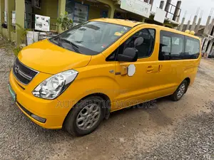 Hyundai H200 2015 Yellow