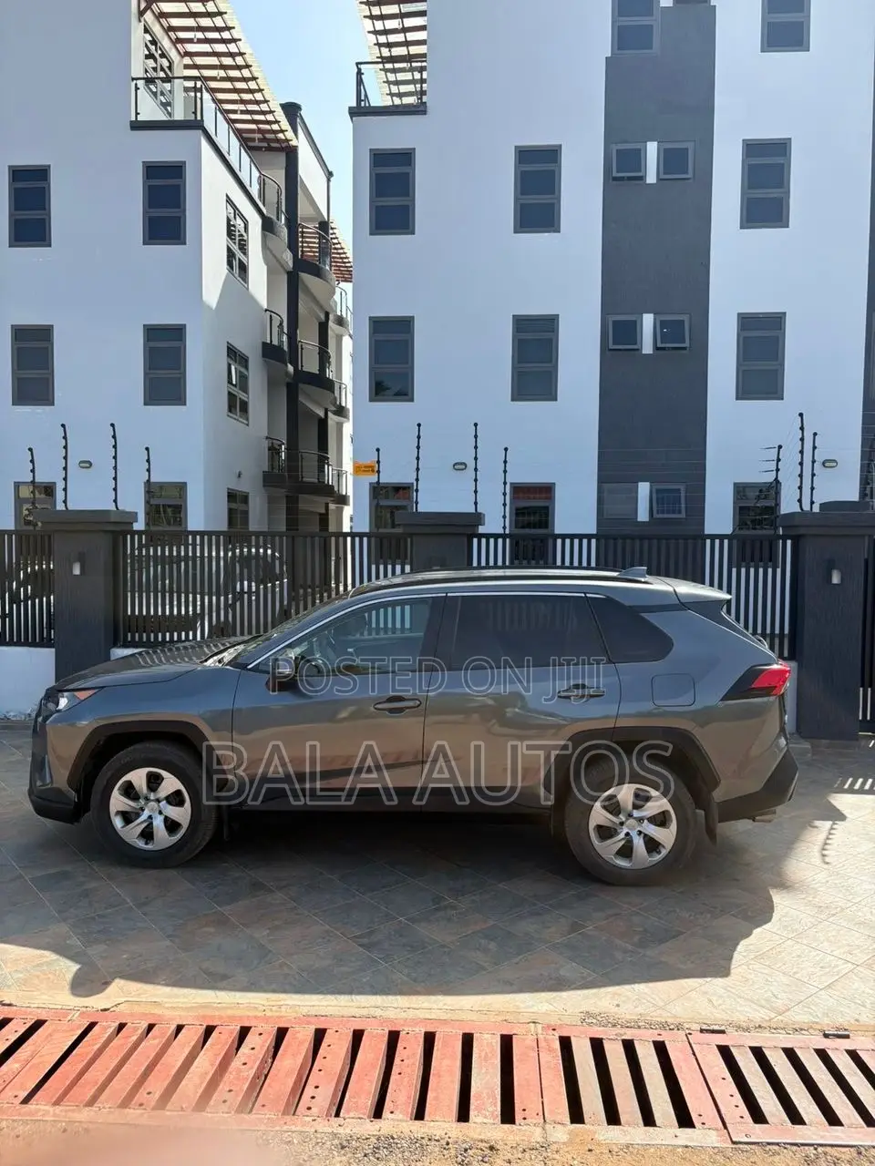 Toyota RAV4 XLE AWD 2020 Gray