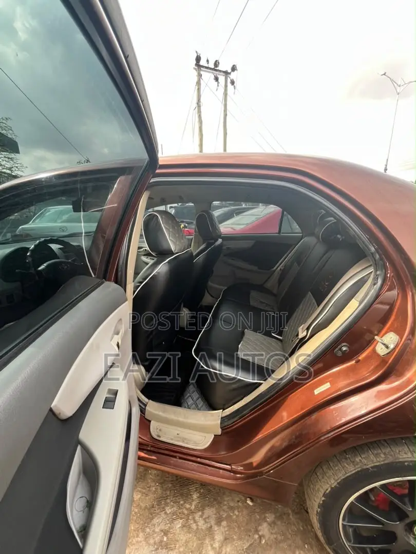 Toyota Corolla 2010 Brown