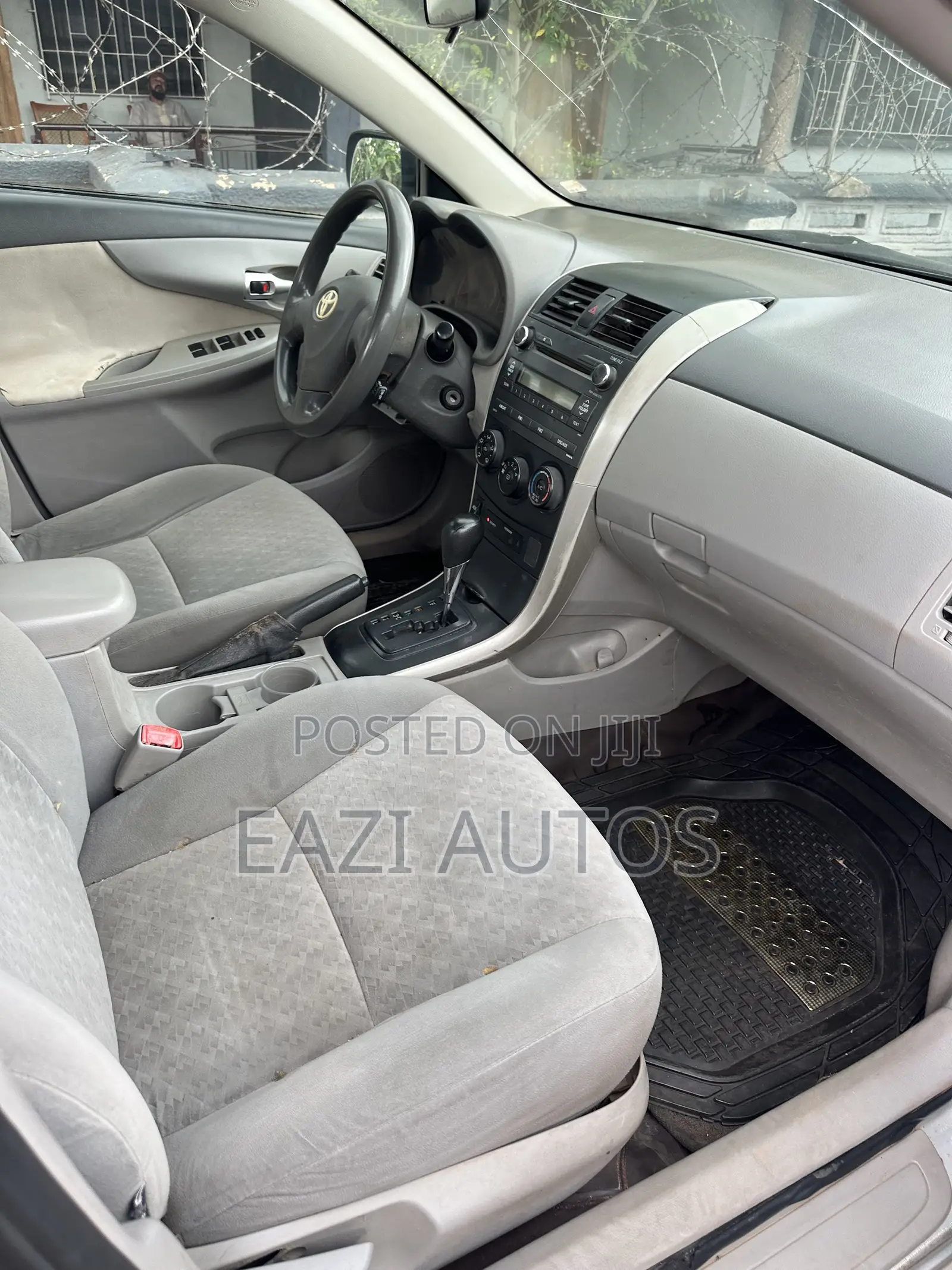 Toyota Corolla 2010 Silver