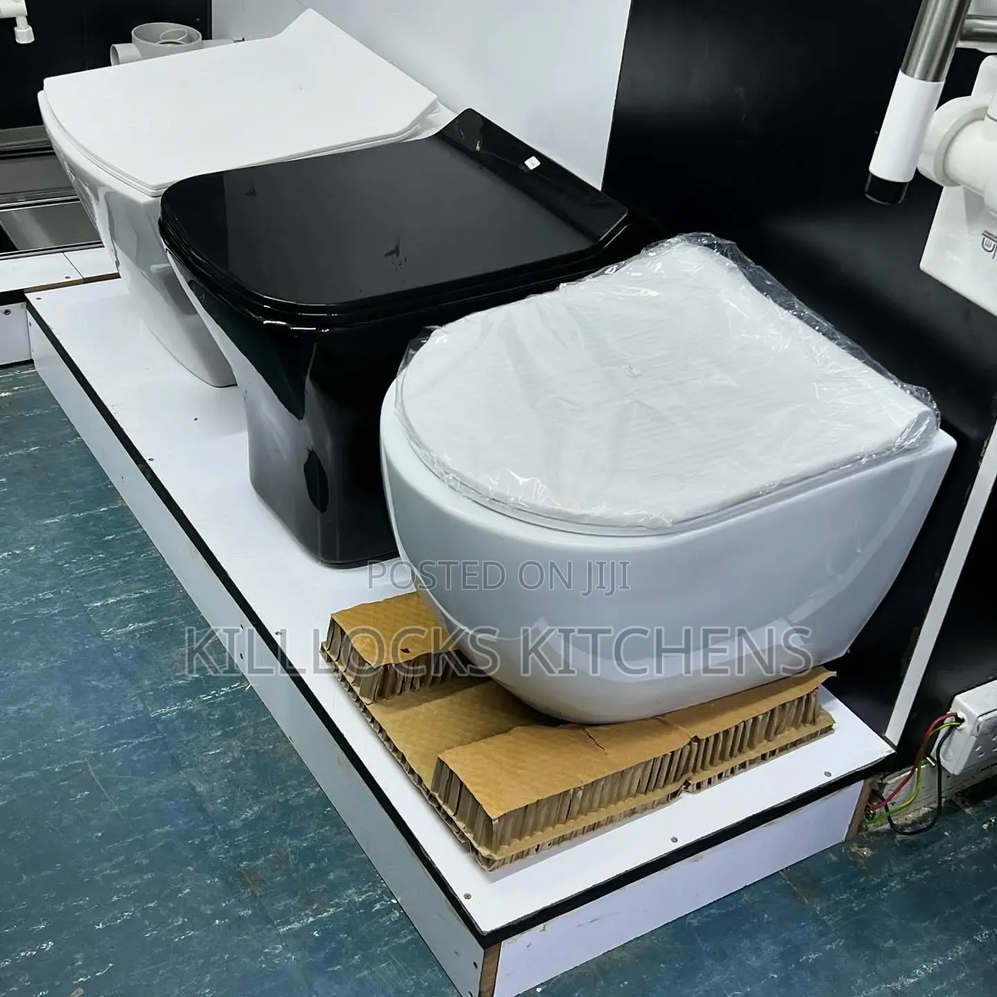 Gold Toilet Seats / Black Watercloset
