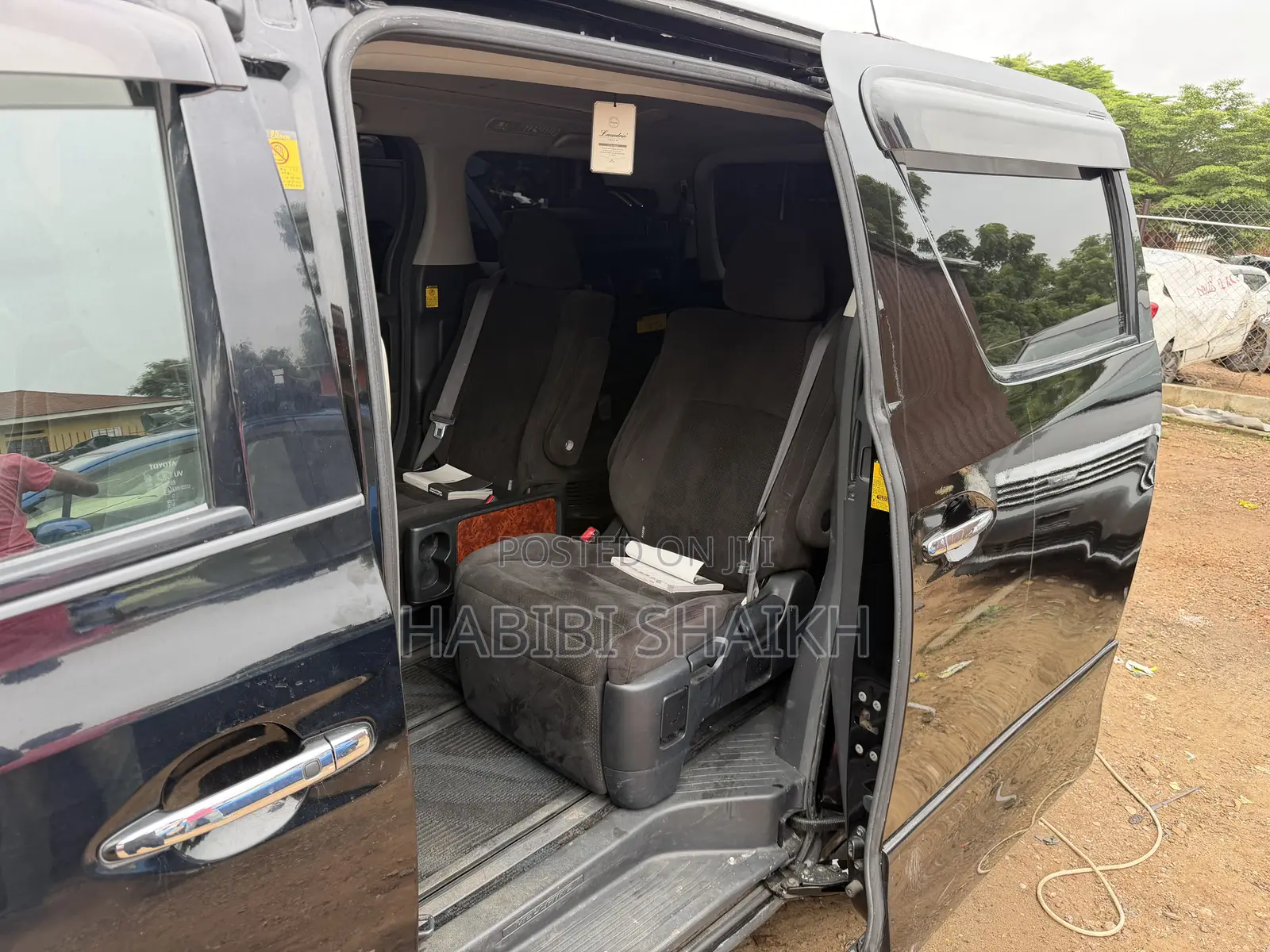 Toyota Vellfire Z 2.4 FWD 7-Seater 2010 Black