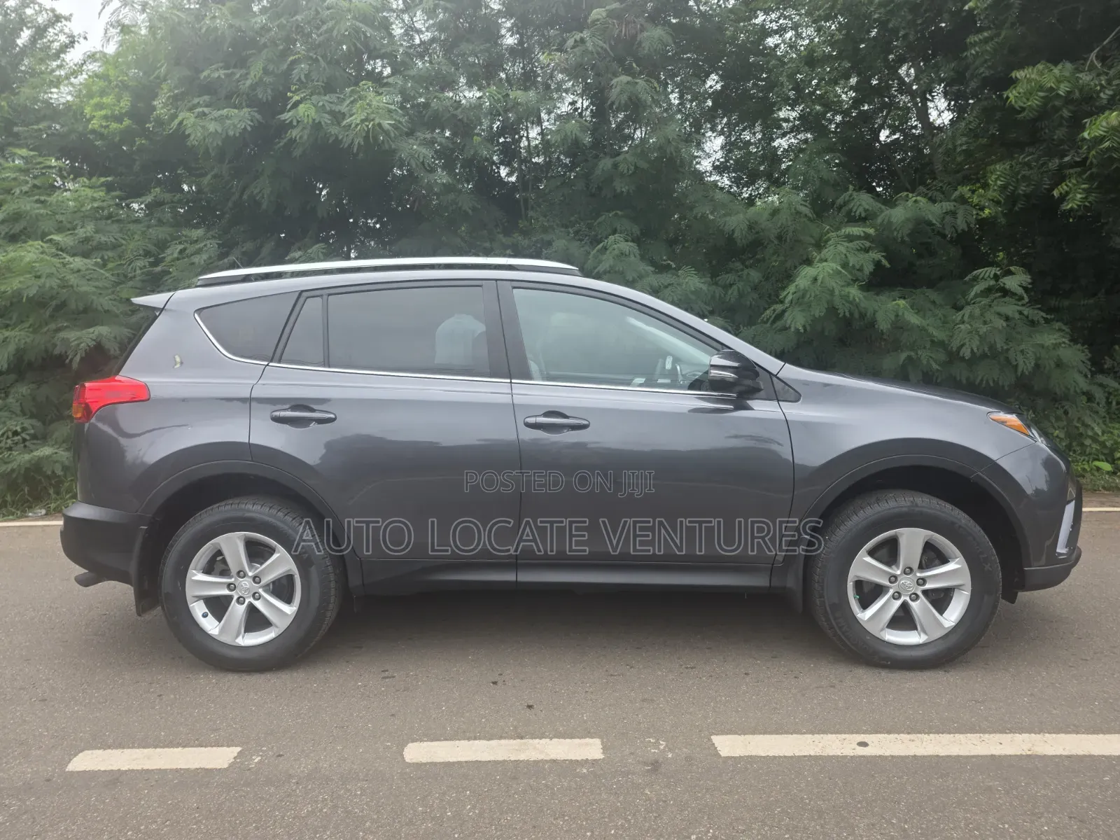 Toyota RAV4 XLE 4dr SUV AWD (2.5L 4cyl 6A) 2014 Gray