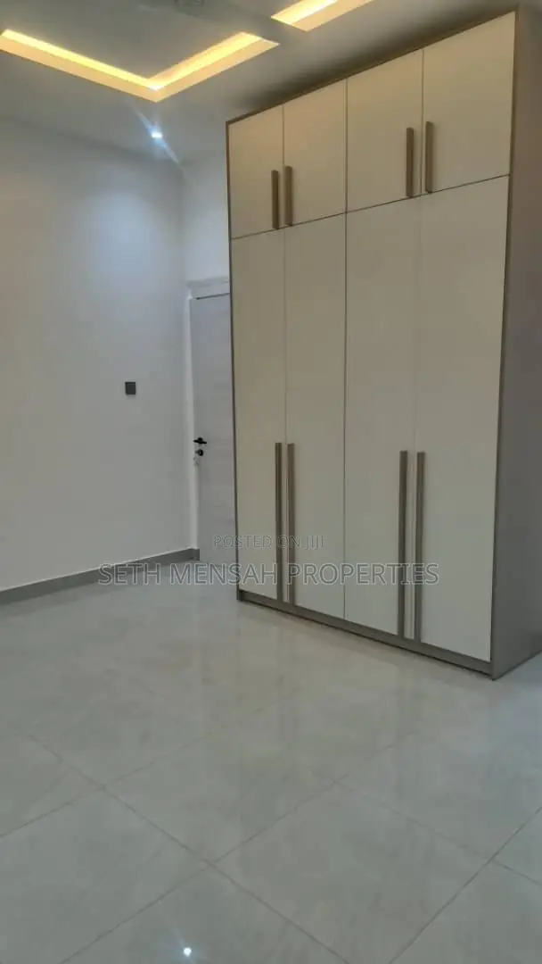 4bdrm House in 4 Bedroom House For, Police Station for sale