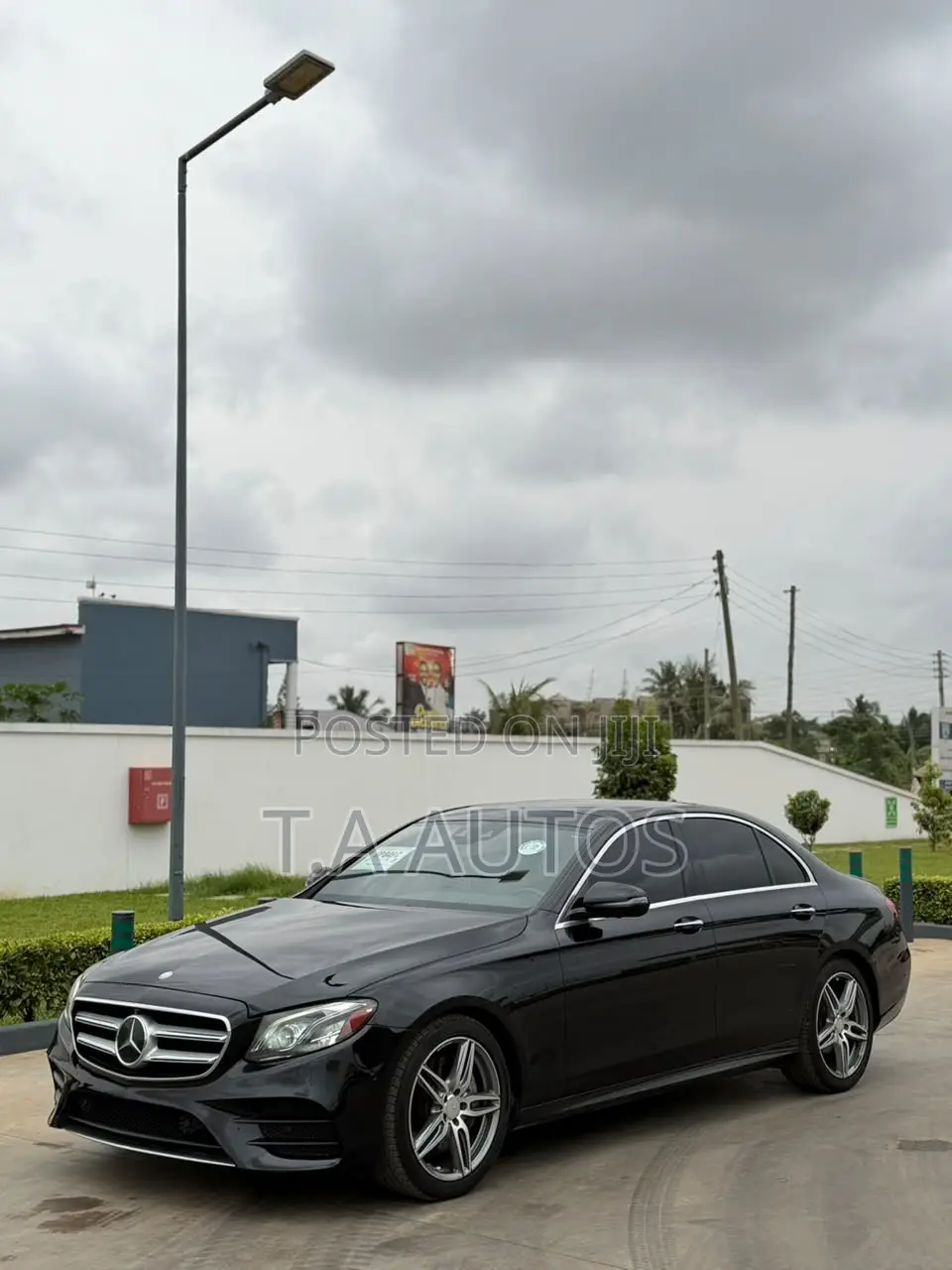Mercedes-Benz E300 2018 Blue
