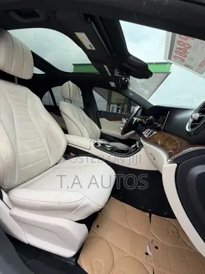 Mercedes-Benz E300 2018 Blue