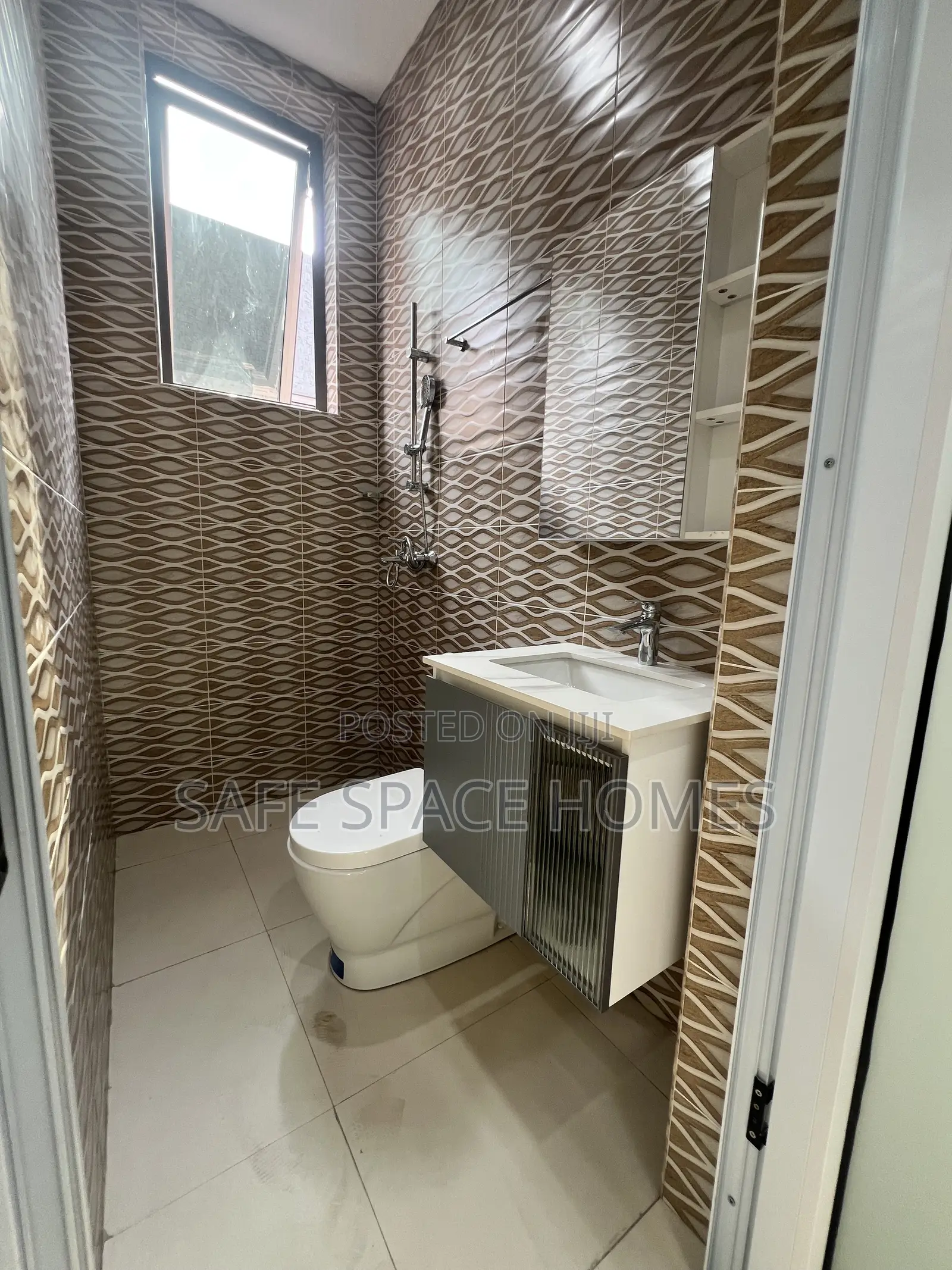 4bdrm Duplex in Burma Camp for rent