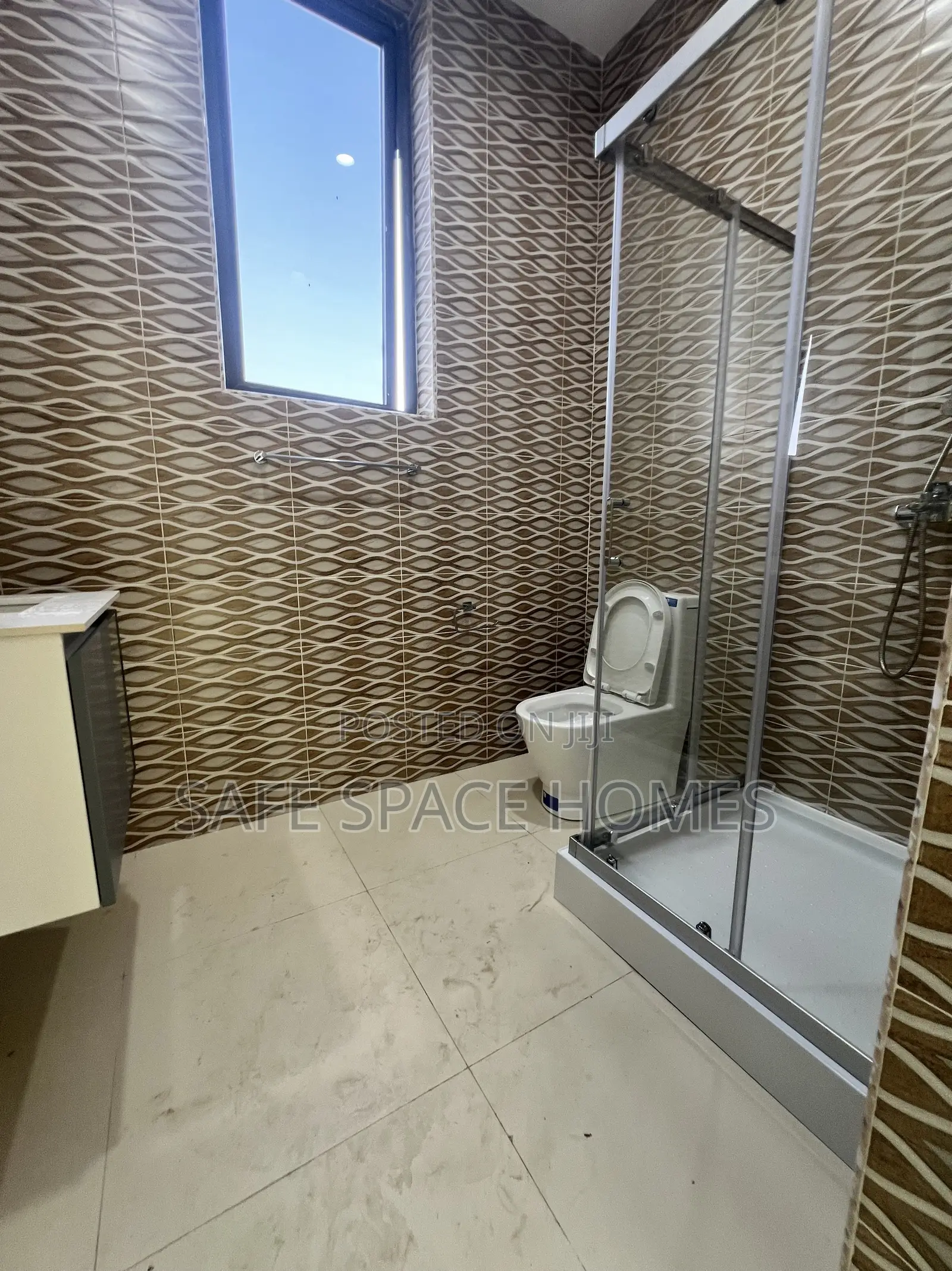 4bdrm Duplex in Burma Camp for rent