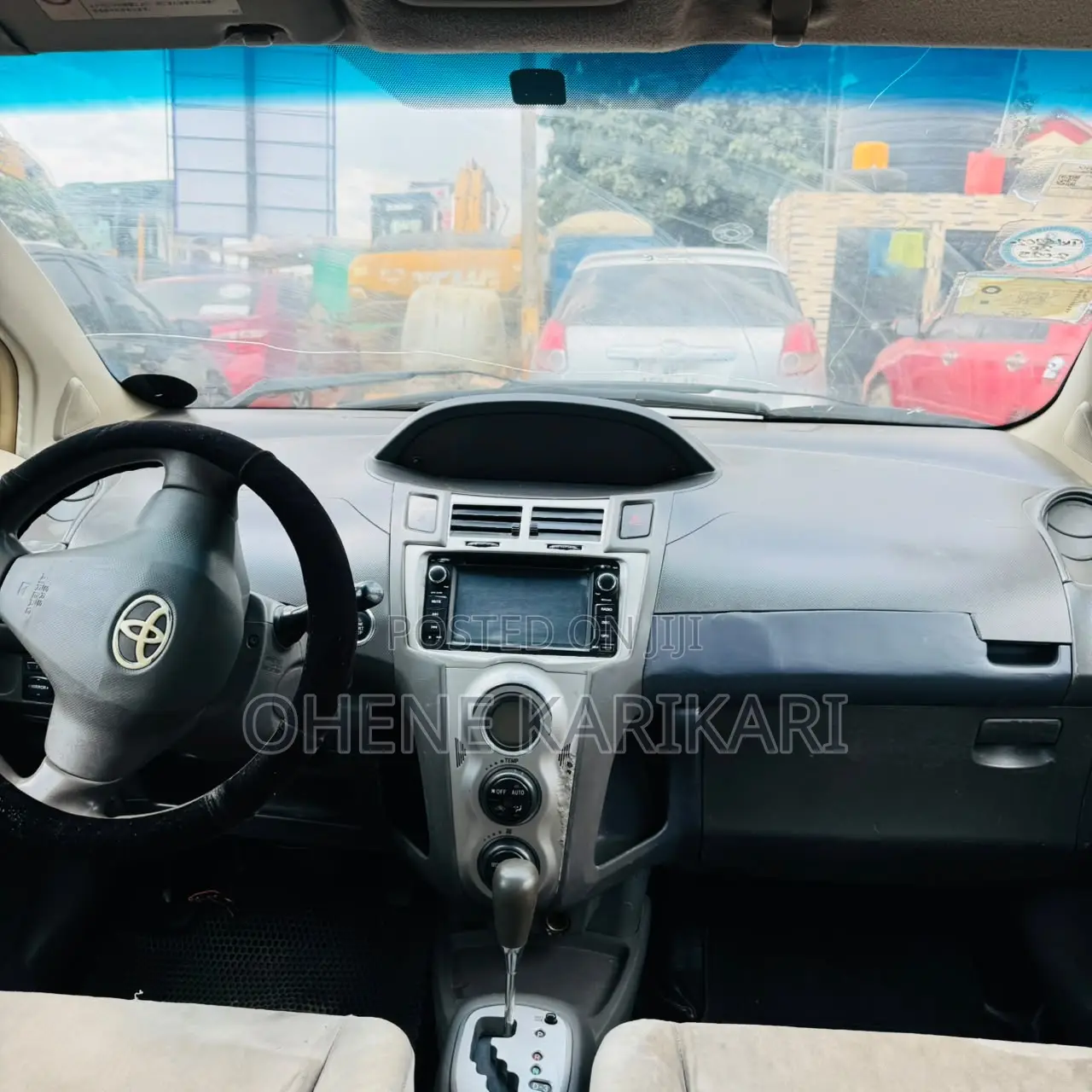 Toyota Vitz 2010 Silver