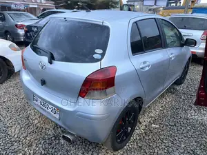 Toyota Vitz 2010 Silver