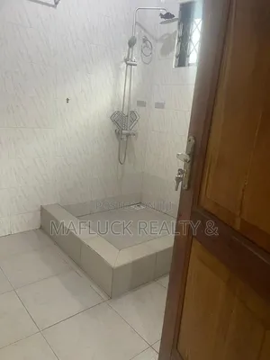 2bdrm Apartment in Lakeside Estate for rent