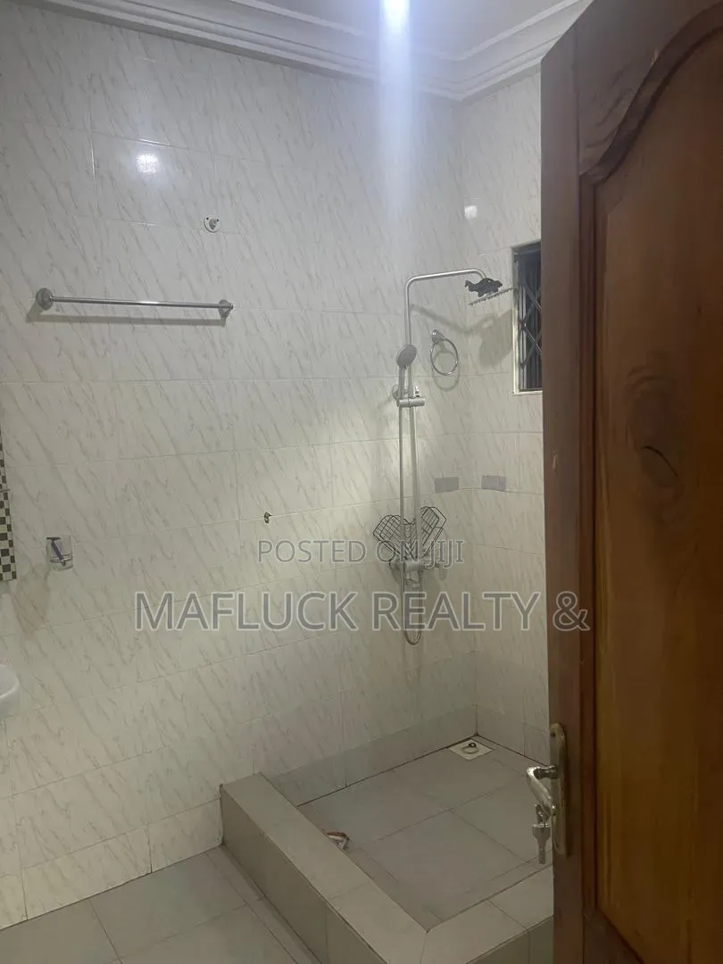 2bdrm Apartment in Lakeside Estate for rent