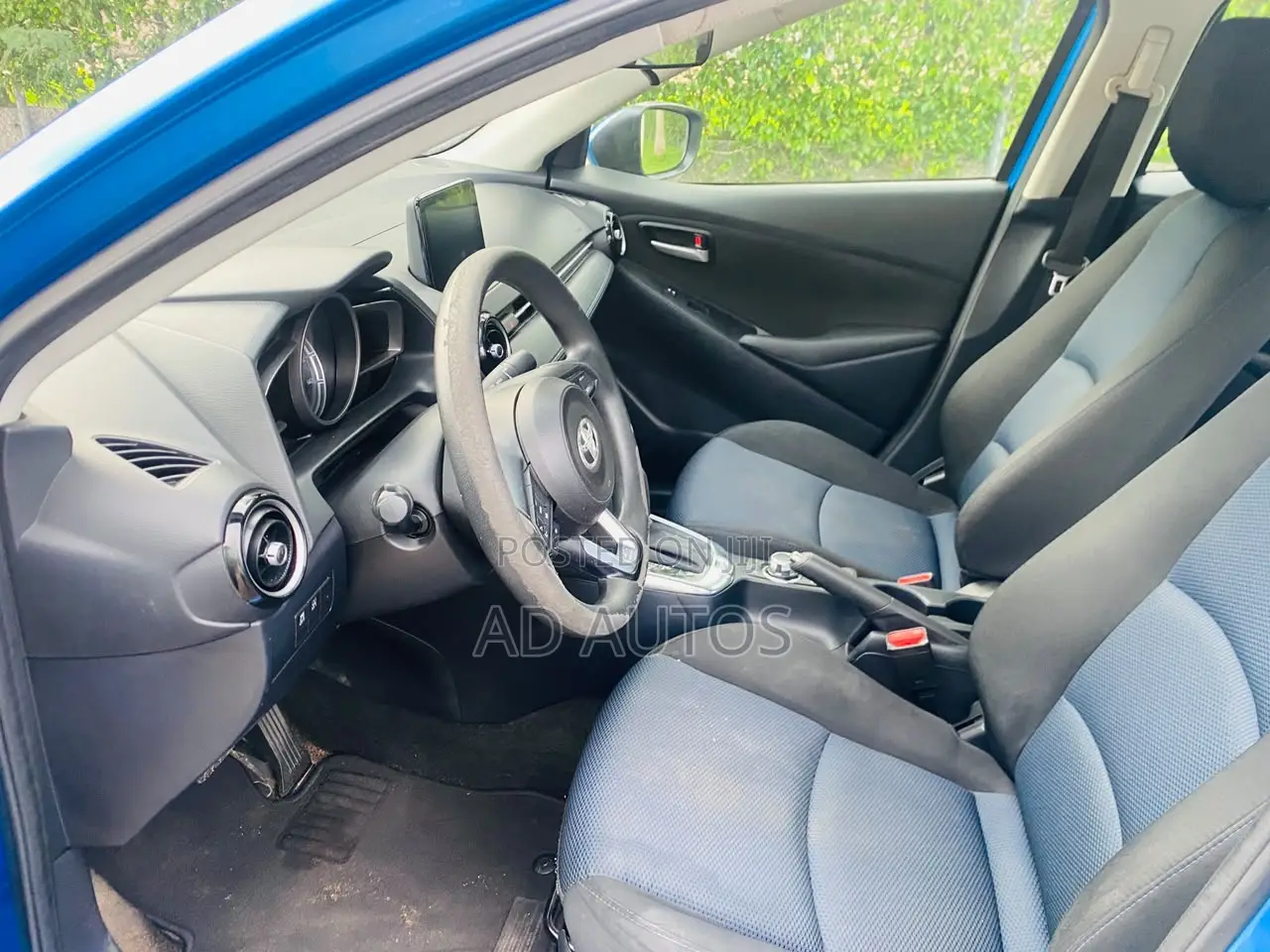 Toyota Yaris L Sedan 4dr 2019 Blue