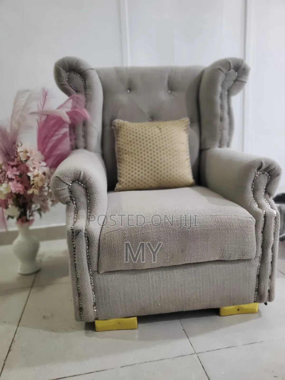 Single Chair