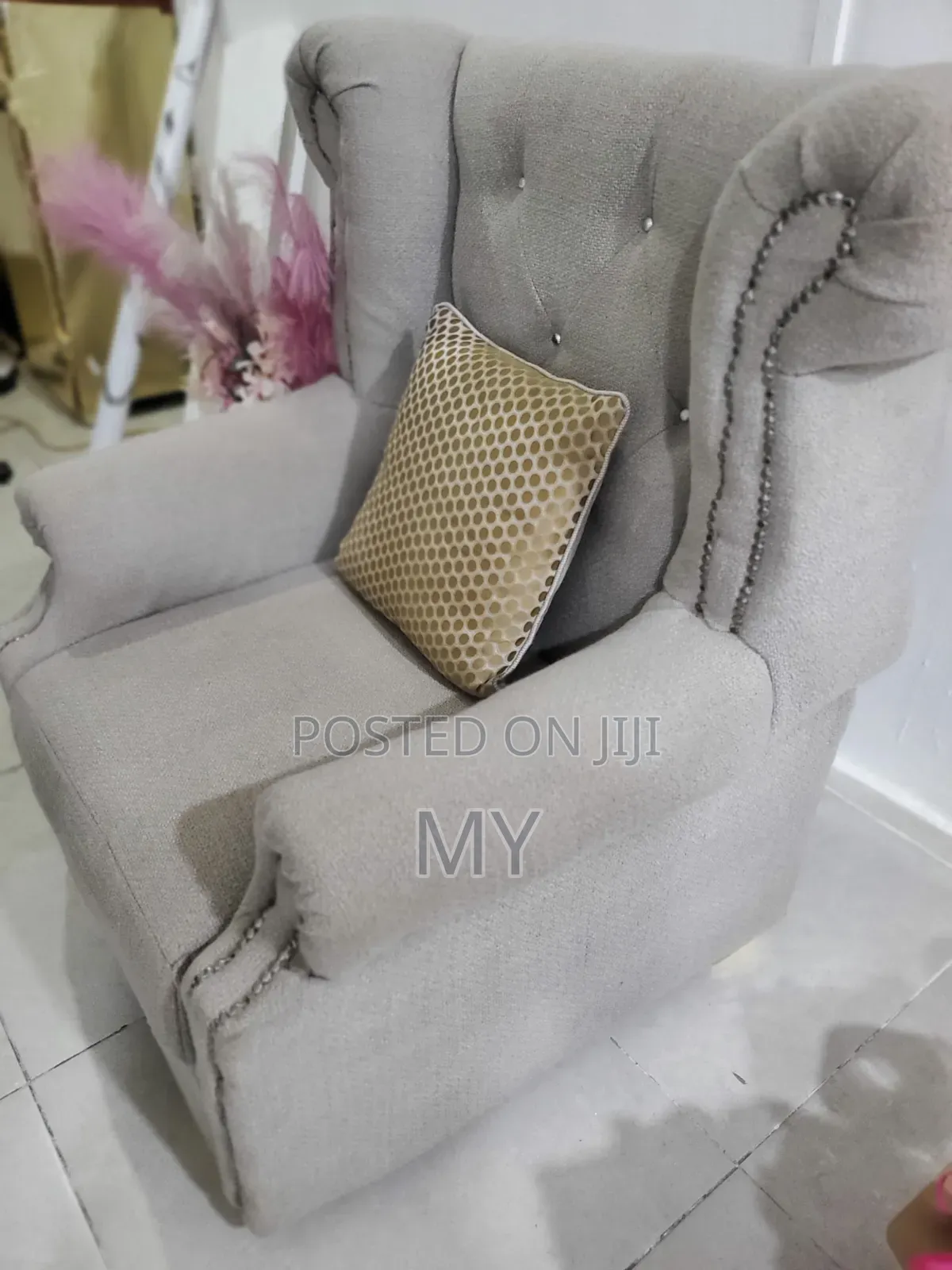 Single Chair