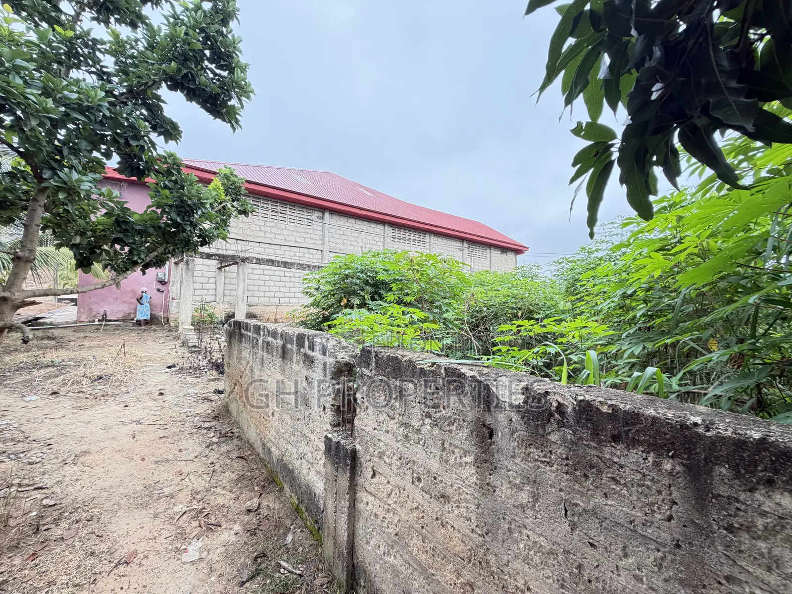 Warehouse for Sale at Sokoban Wood Village Area.