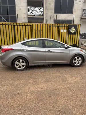 Hyundai Elantra GLS Sedan FWD (1.8L 4cyl 6A) 2013 Gray