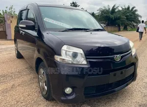 Toyota Sienta 2013 Brown