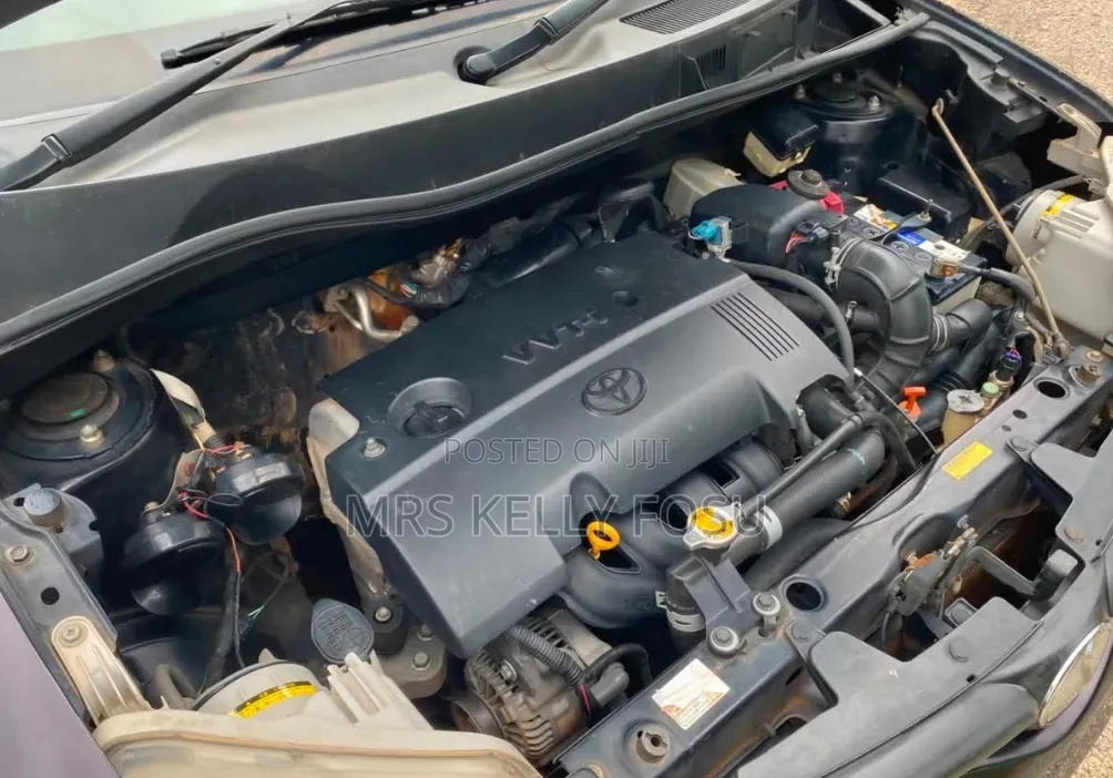 Toyota Sienta 2013 Brown