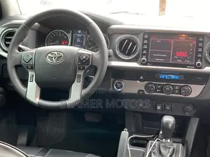 Toyota Tacoma SR5 Double Cab 6' Bed AT 2024 White