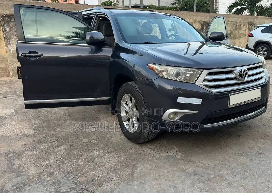 Toyota Highlander 3.5L 4WD 2013 Gray