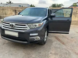 Toyota Highlander 3.5L 4WD 2013 Gray